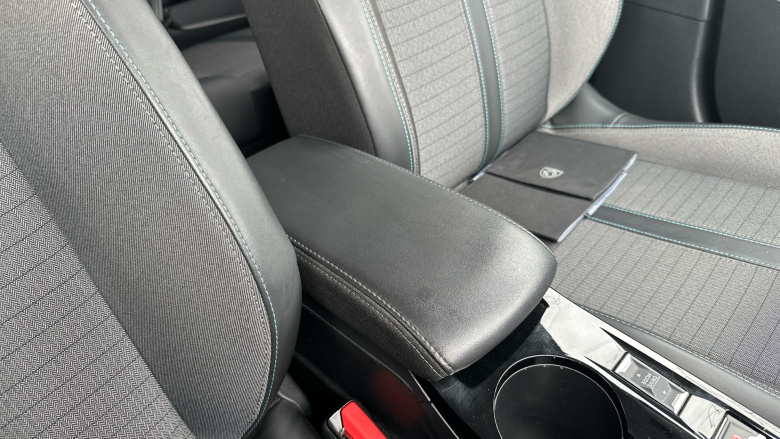 Peugeot 2008 1.2 PureTech Allure Premium 5dr Petrol Estate